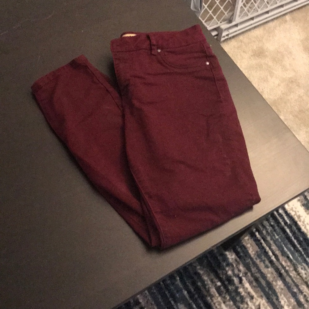 **Maroon jeans